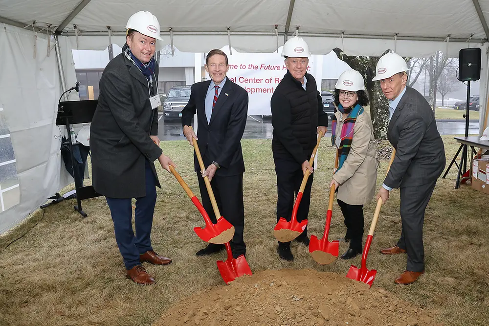
Connecticut Governor Ned Lamont and U.S. Senator Richard Blumenthal joined Henkel leaders and other distinguished guests to celebrate the groundbreaking of Henkel’s new Center of Research & Development.
Pictured: Phil Schaffer, Corporate Senior Vice President, Henkel Consumer Brands North America, U.S. Senator Richard Blumenthal, Connecticut Governor Ned Lamont, Martina Spinatsch, Senior Vice President, Research & Development, Henkel North America, and John Bourdeaux, President and CEO, AdvanceCT.